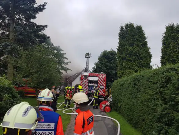 2021-07-16_Feuer-Dachstuhl-Wohnhausbrand-Hagen-LK-Osnabrueck-016 Großes Wohnhaus brennt in Hagen a.T.W. im Landkeis Osnabrück