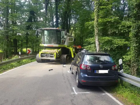 Zusammenstoß zwischen Auto und Mähdrescher in Bad Essen