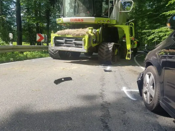 Zusammenstoß zwischen Auto und Mähdrescher in Bad Essen
