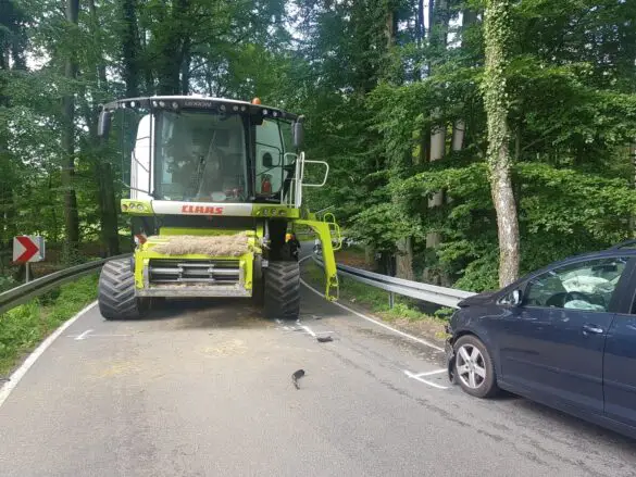 Zusammenstoß zwischen Auto und Mähdrescher in Bad Essen