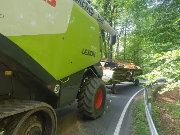 Zusammenstoß zwischen Auto und Mähdrescher in Bad Essen