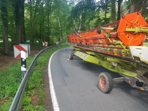 Zusammenstoß zwischen Auto und Mähdrescher in Bad Essen
