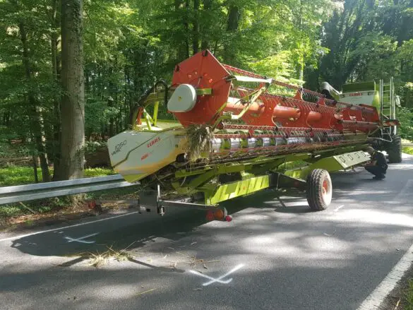 Zusammenstoß zwischen Auto und Mähdrescher in Bad Essen