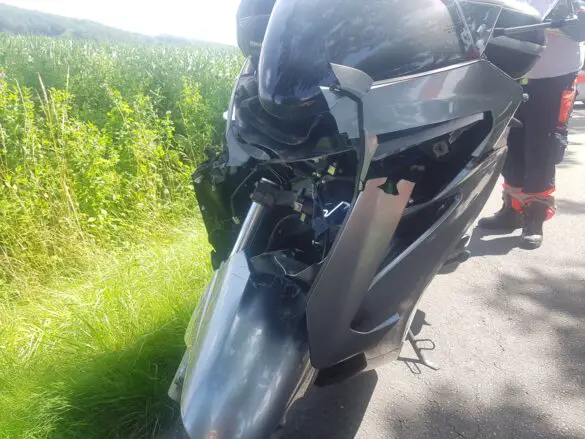 Reh und Motorroller kollidieren frontal in Melle