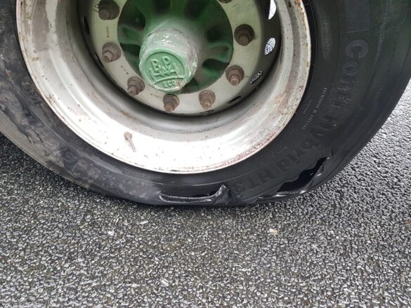 Auto fährt gegen LKW, zwei Verletzte auf der Autobahn A30 bei Osnabrück