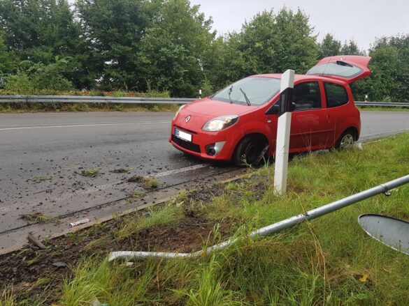 Auto fährt gegen LKW, zwei Verletzte auf der Autobahn A30 bei Osnabrück