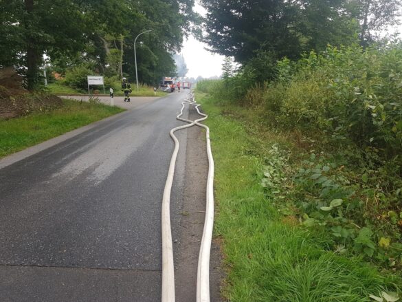 Spänebunker und Gebäude brennen in Glandorf