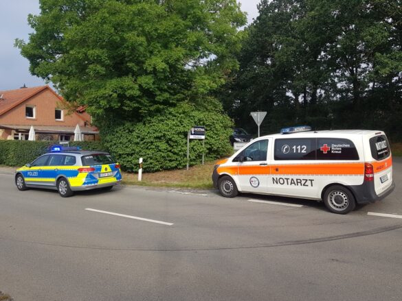 2021-08-20_Unfall-Zusammenstoss-PKW-eingeklemmt-Bissendorf-LK-Osnabrueck-001 PKW-Fahrerin bei Kreuzungsunfall in Bissendorf eingeklemmt