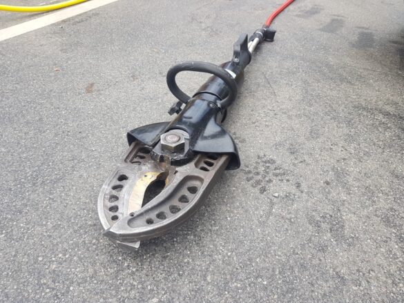 2021-08-20_Unfall-Zusammenstoss-PKW-eingeklemmt-Bissendorf-LK-Osnabrueck-008 PKW-Fahrerin bei Kreuzungsunfall in Bissendorf eingeklemmt