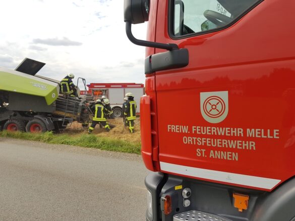 Brand einer Strohballenpresse in Melle bei Osnabrück