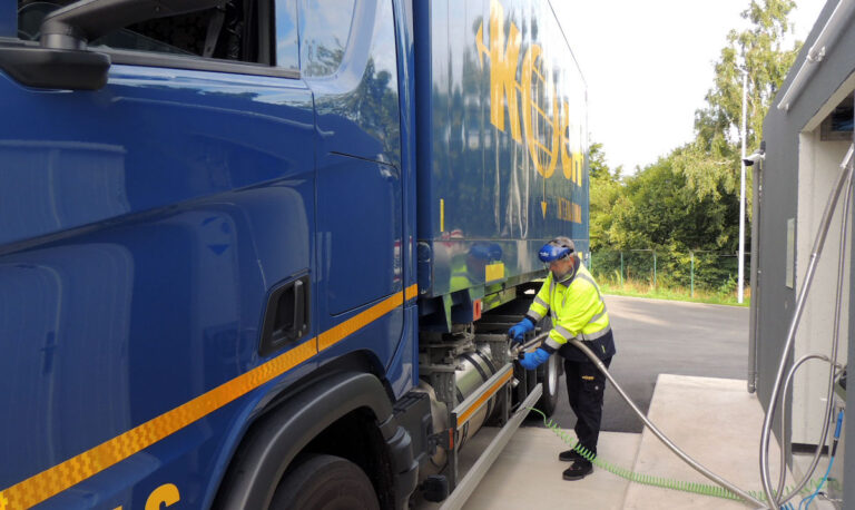Nach LKW mit Erdgas rollt bei Koch International bald ein LKW mit Wasserstoff über die deutschen Straßen. (Archivbild) / Foto: Koch International
