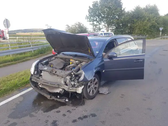 Bulli kippt bei Zusammenstoß in Melle um