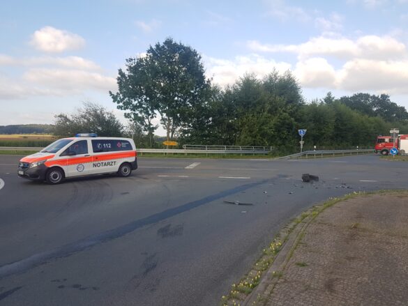 Bulli kippt bei Zusammenstoß in Melle um