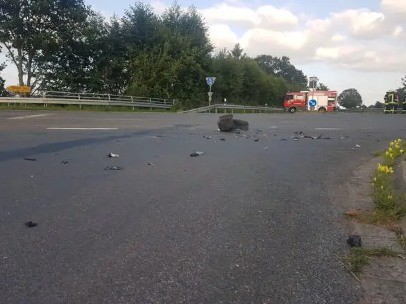 Bulli kippt bei Zusammenstoß in Melle um