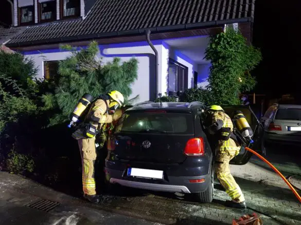 Auto brennt vor Wohnhaus in Hilter im Landkreis Osnabrück