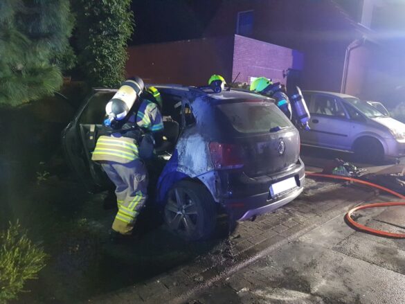 Auto brennt vor Wohnhaus in Hilter im Landkreis Osnabrück