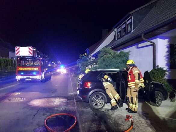 Auto brennt vor Wohnhaus in Hilter im Landkreis Osnabrück