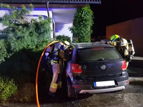 Auto brennt vor Wohnhaus in Hilter im Landkreis Osnabrück
