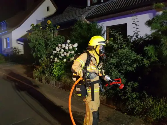 Auto brennt vor Wohnhaus in Hilter im Landkreis Osnabrück