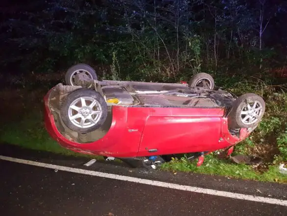Auto landet auf dem Dach in Hagen a.T.W.