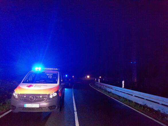 Auto landet auf dem Dach in Hagen a.T.W.