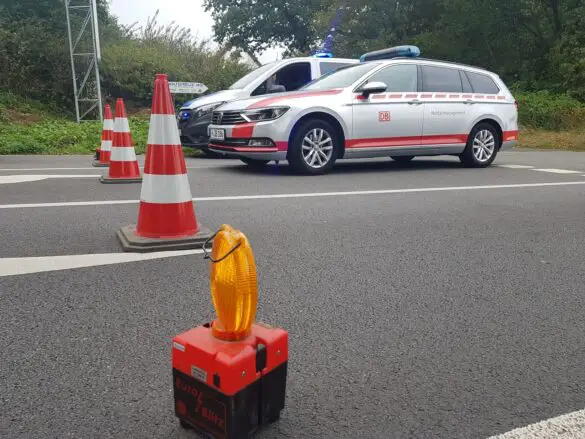 Lastwagen verkeilt sich unter Eisenbahnbrücke in Belm