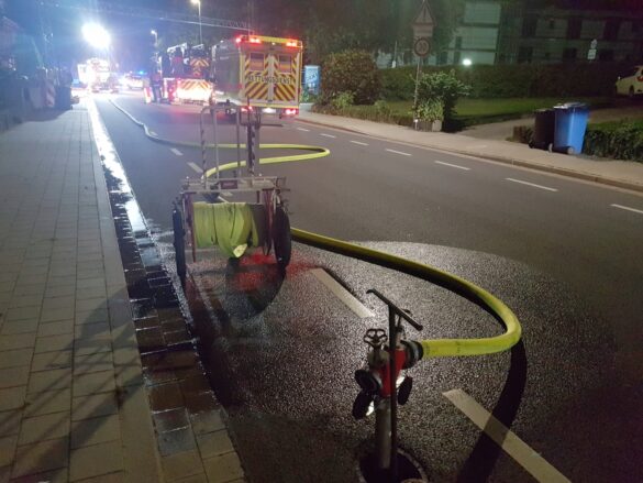 Carport und Auto in Osnabrück in Vollbrand