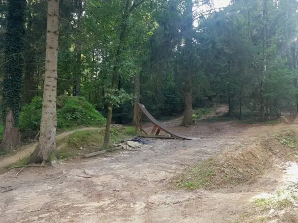 2021-09-25_Unfall-Mountainbiker_Wallenhorst-Bikepark-Piesberg-Landkreis-Osnabrueck-002 Mountainbiker am Piesberg bei Osnabrück schwer verletzt