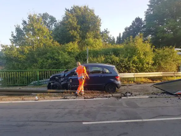 2021-09-28_Unfall-PKW-gegen-PKW_Bramsche-Landkreis-Osnabrueck-004 PKW krachen in Bramsche bei Osnabrück gegeneinander