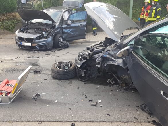Autos stoßen in Georgsmarienhütte zusammen