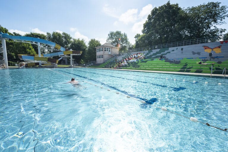 Auch vom Moskaubad geht es in die Strandbar. / Foto: Stadtwerke Osnabrück / Bettina Meckel-Wolff