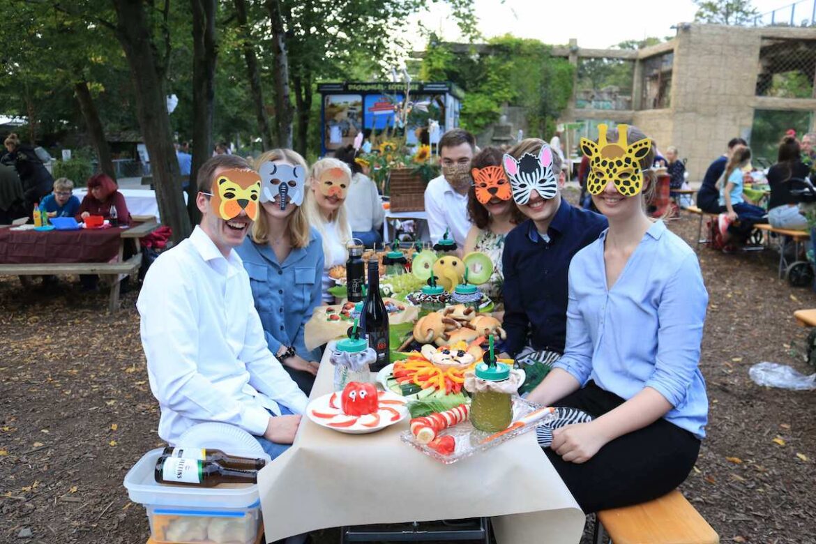 Rüsselmahlzeit im Zoo / Foto: Zoo Osnabrück