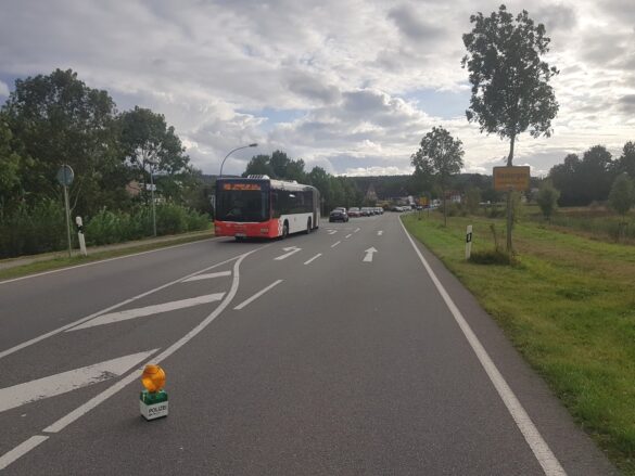 Auto prallt gegen Fahrzeuge im Gegenverkehr in Hasbergen