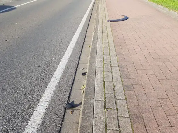 Auto prallt gegen Fahrzeuge im Gegenverkehr in Hasbergen