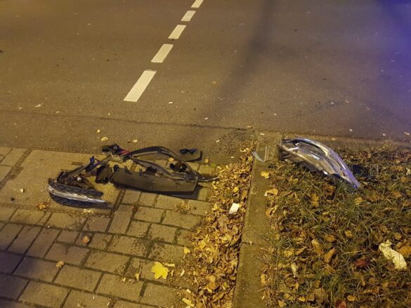 Auto kracht gegen Laterne in Osnabrück