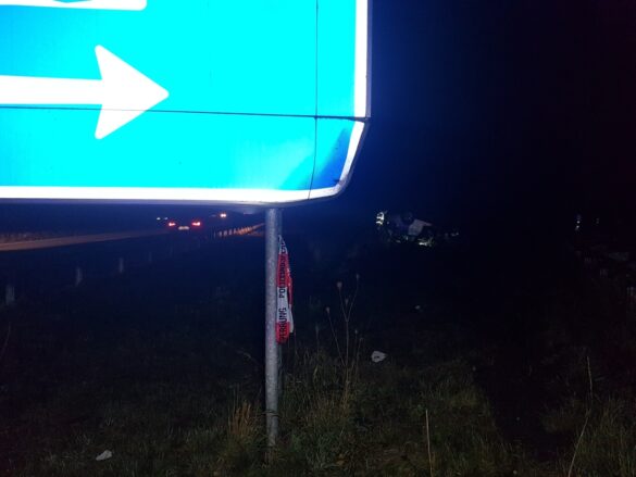 2021-10-23_Unfall-PKW-ueberschlagen_A33-Autobahnkreuz-Osnabrueck-Sued-003 PKW überschlägt sich im Autobahnkreuz bei Osnabrück