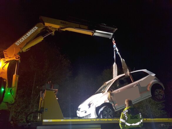 2021-10-23_Unfall-PKW-ueberschlagen_A33-Autobahnkreuz-Osnabrueck-Sued-009 PKW überschlägt sich im Autobahnkreuz bei Osnabrück