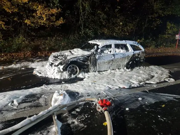 PKW brennt auf B51 in Georgsmarienhütte aus