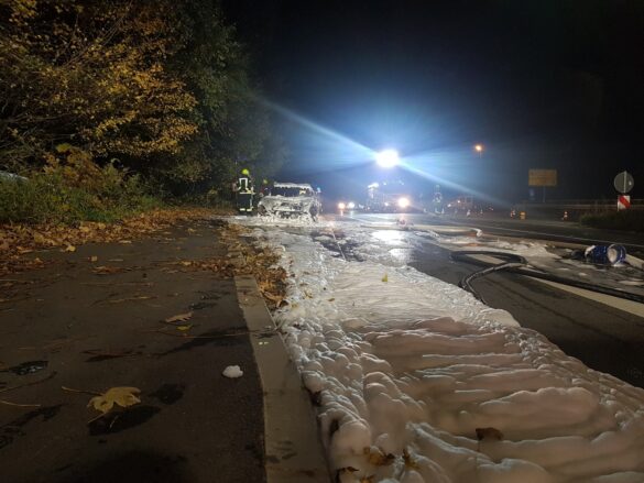 PKW brennt auf B51 in Georgsmarienhütte aus
