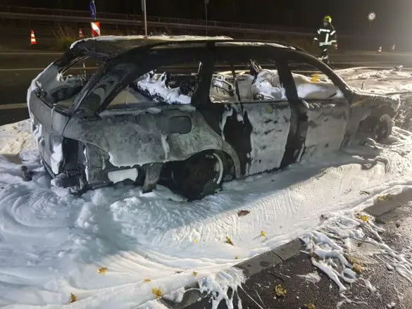 PKW brennt auf B51 in Georgsmarienhütte aus