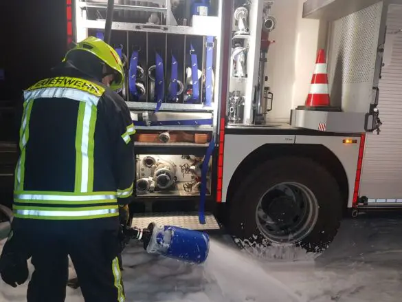 PKW brennt auf B51 in Georgsmarienhütte aus