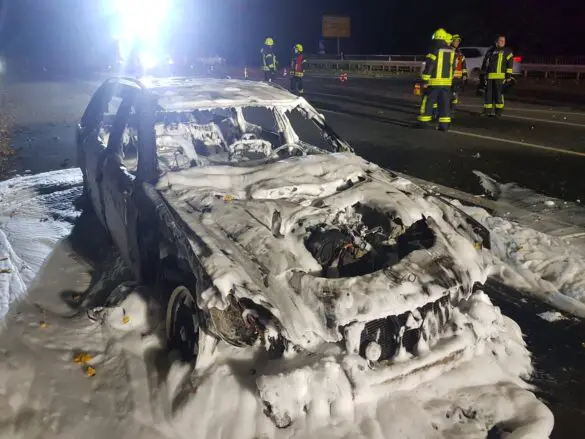PKW brennt auf B51 in Georgsmarienhütte aus