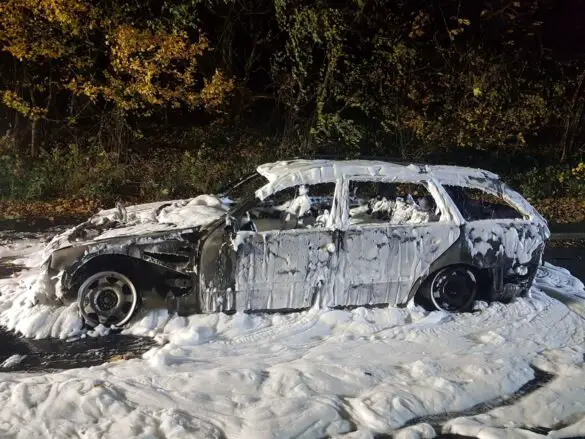 PKW brennt auf B51 in Georgsmarienhütte aus