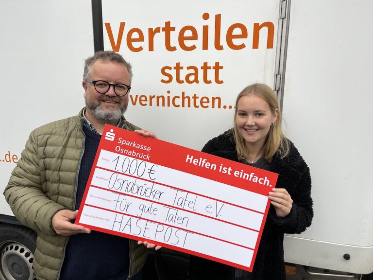 Heiko Pohlmann und Ina Krüer spenden für die Tafel Osnabrück