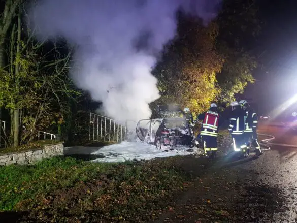 Auto in Flammen nach Unfall in Melle