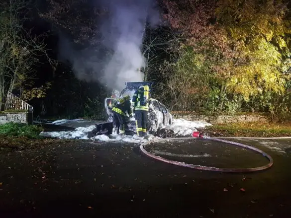 Auto in Flammen nach Unfall in Melle