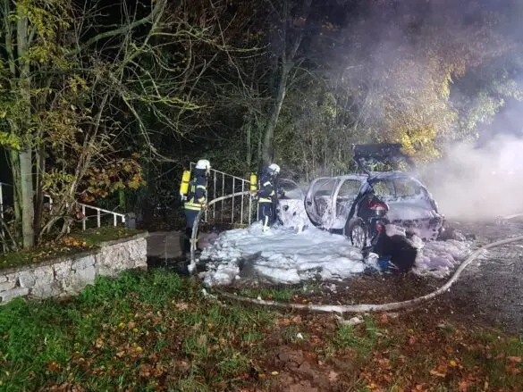 Auto in Flammen nach Unfall in Melle