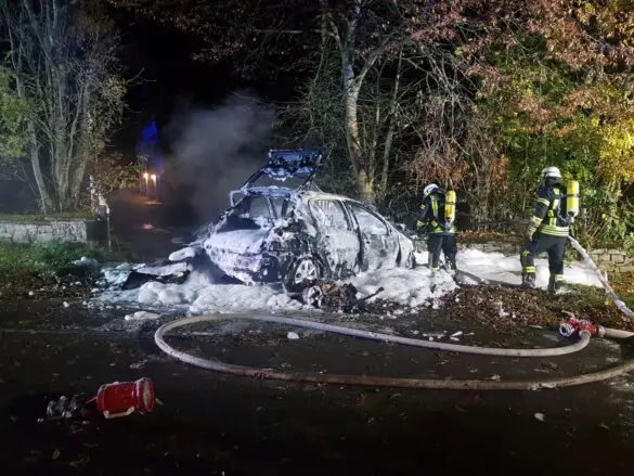 Auto in Flammen nach Unfall in Melle