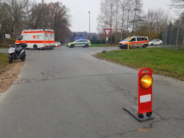 Rollerfahrerin bei Zusammenstoß mit PKW am Harderberg verletzt Rollerfahrerin bei Zusammenstoß mit PKW am Harderberg verletzt