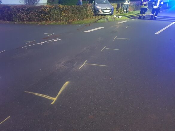 PKW von Lastwagen in Melle in Garten geschoben